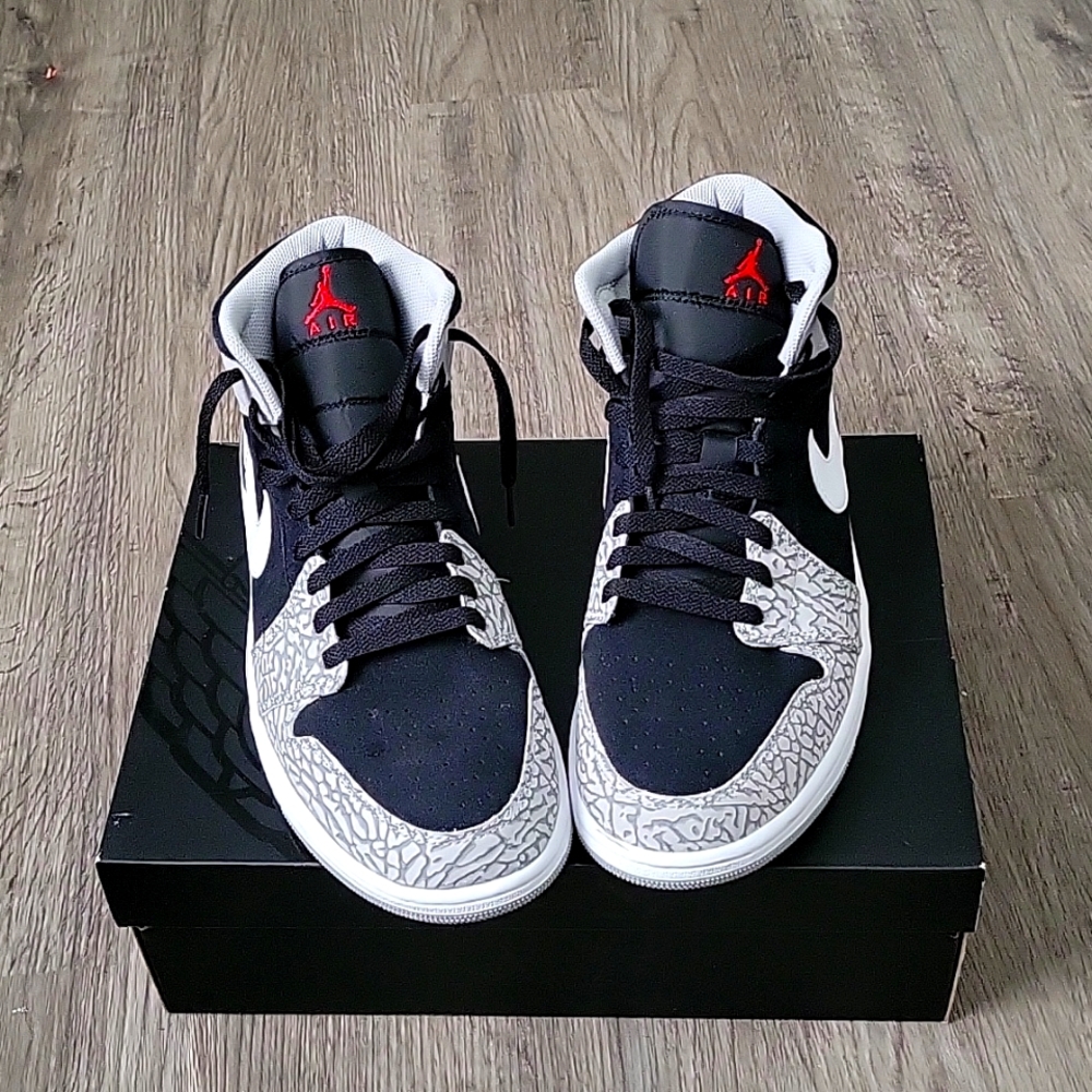 Jordan 1 Elephant sz11.5 USED